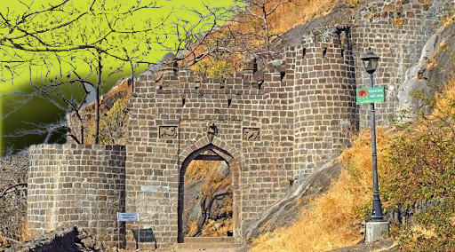 शिवनेरी किल्ल्याविषयी संपूर्ण माहिती Shivneri Fort Information In Marathi:-
